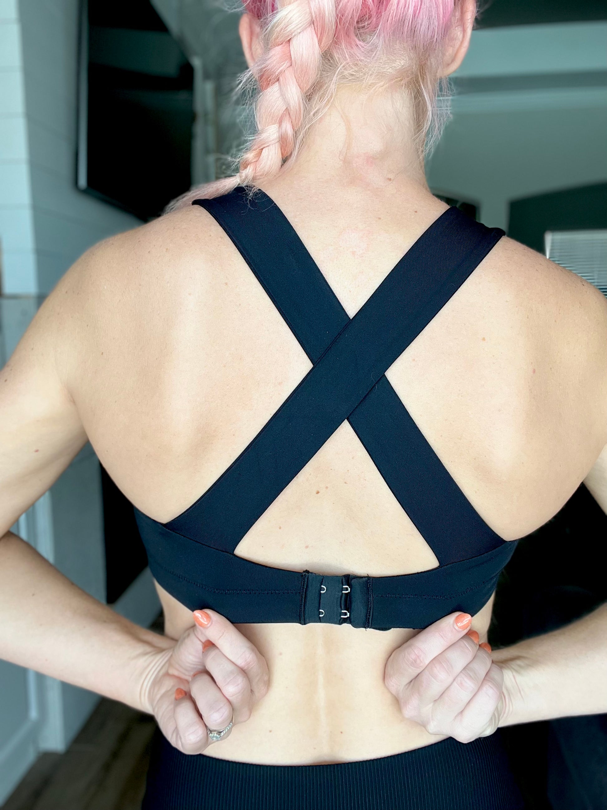 Black Adjustable Sports Bra – Sculpted Swan Fitness